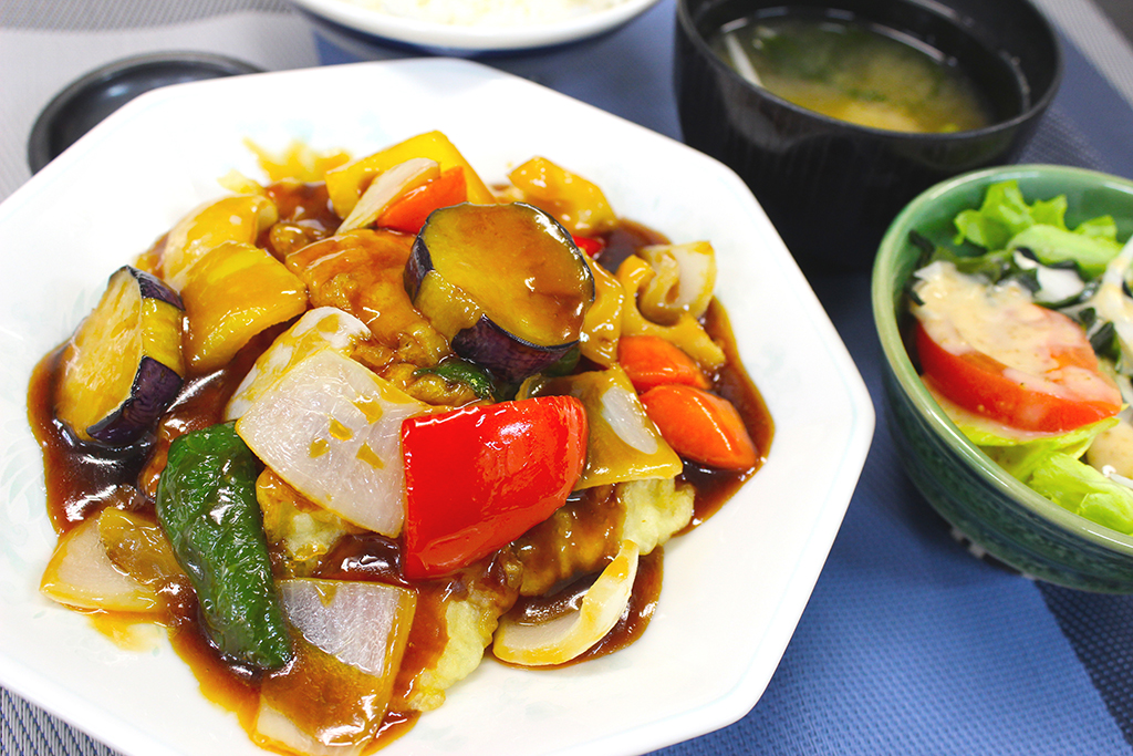 白身魚と彩り野菜の黒酢あんかけ定食