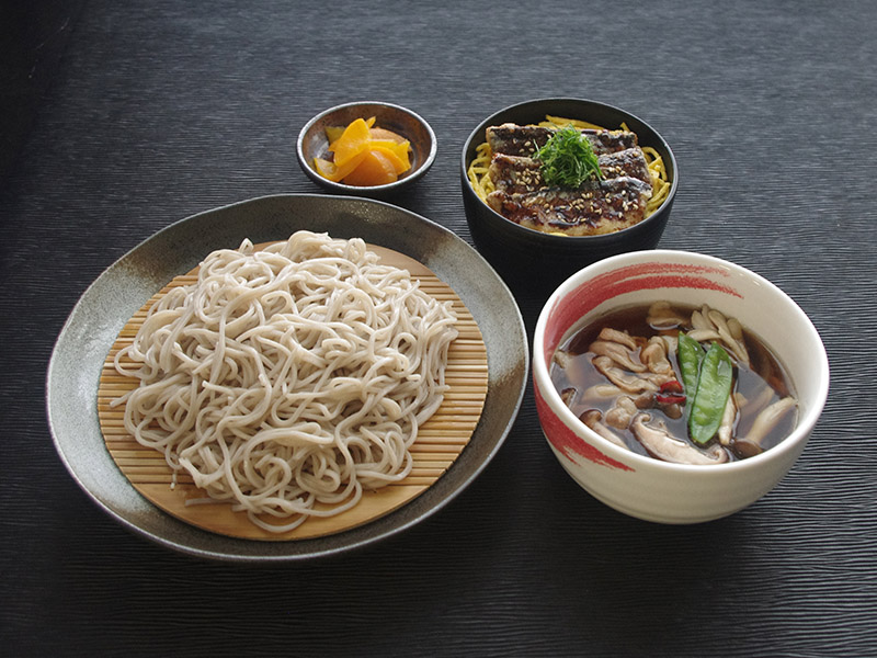 つけ蕎麦とさんま蒲焼小丼