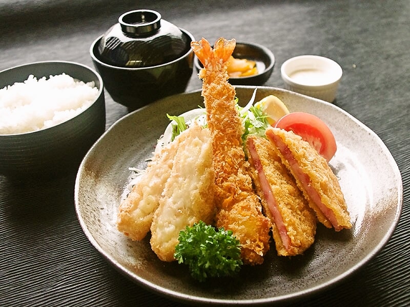 ミックスフライ定食