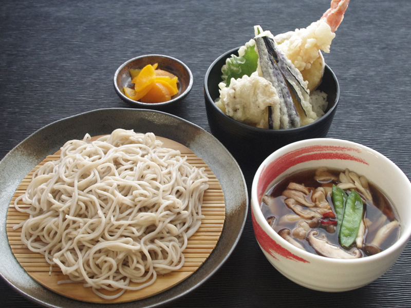 秋のつけ蕎麦と小天丼