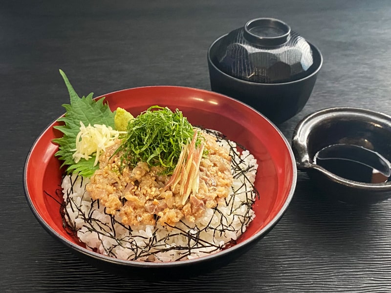 真あじ胡麻ダレたたき丼