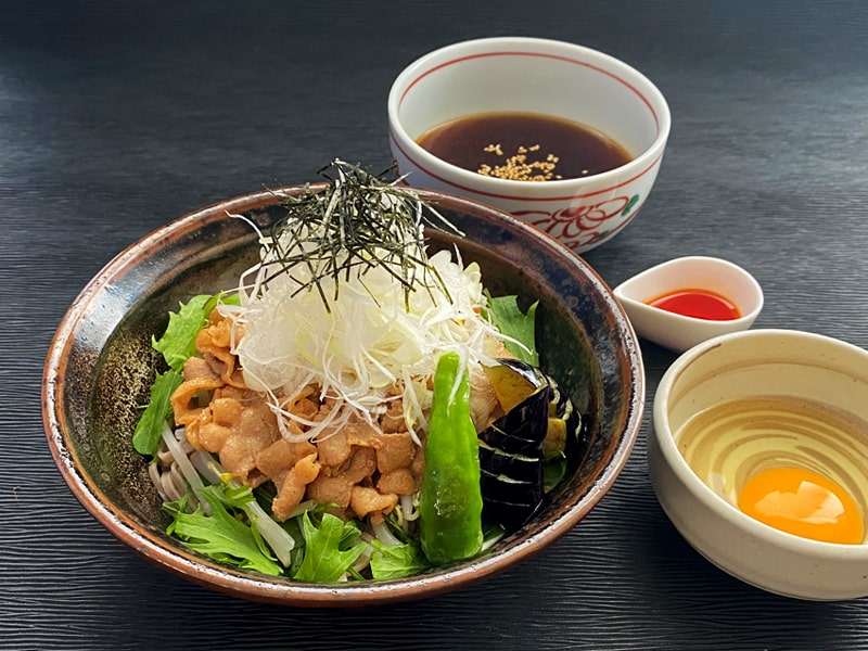 ピリ辛 冷やし肉つけ蕎麦